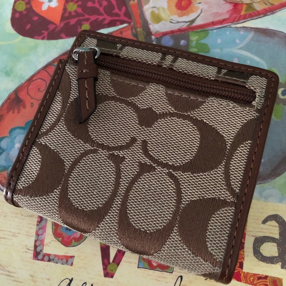 CUTE Coach Wallet - Picture 2 of 5